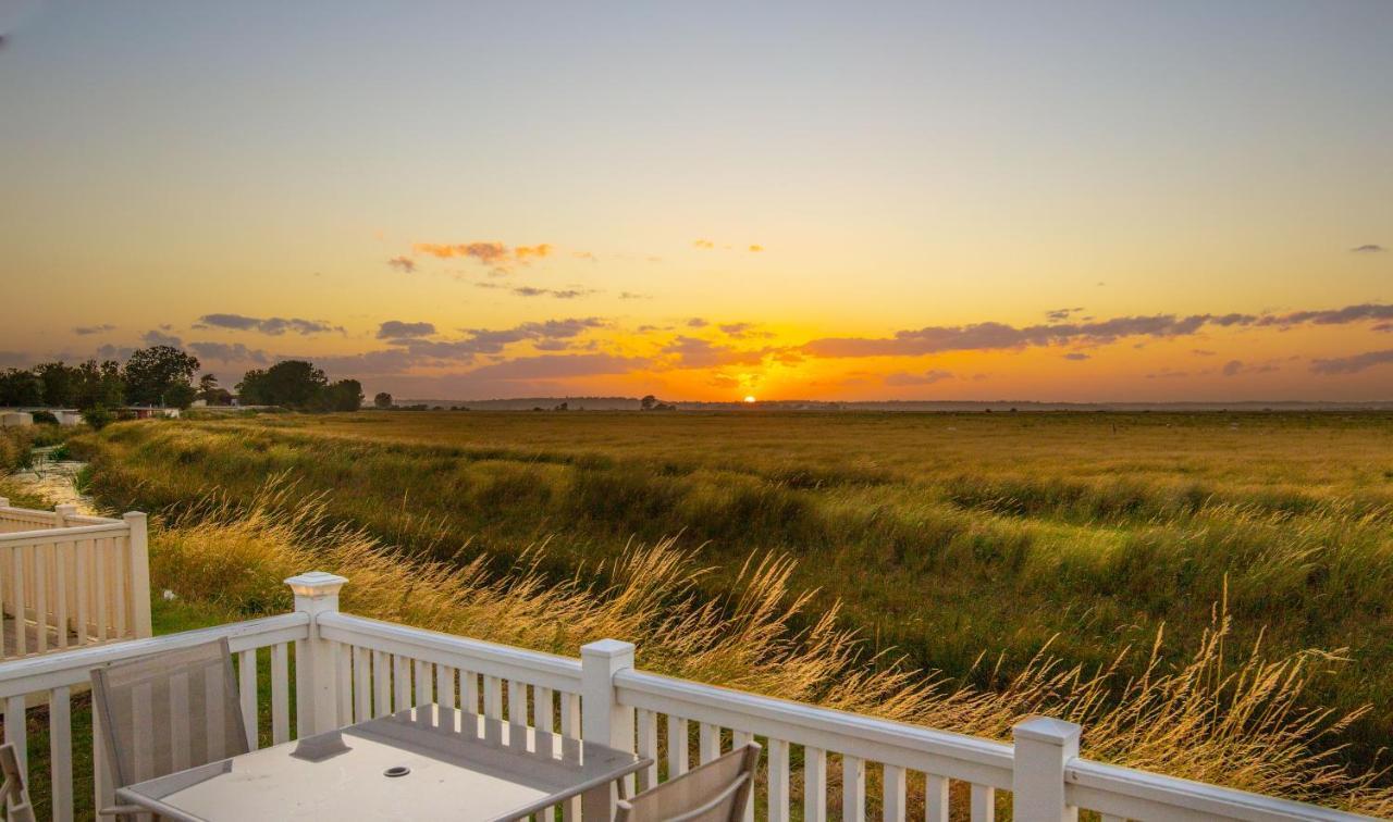River Lodge Platinum Plus Holiday Home With River Views, Free Wifi & Netflix Camber Bagian luar foto