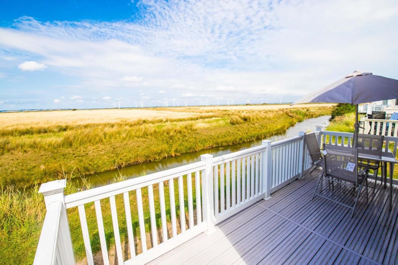 River Lodge Platinum Plus Holiday Home With River Views, Free Wifi & Netflix Camber Bagian luar foto