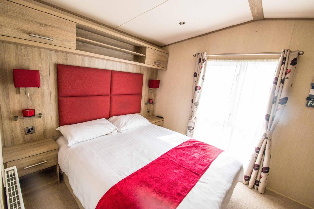 River Lodge Platinum Plus Holiday Home With River Views, Free Wifi & Netflix Camber Bagian luar foto