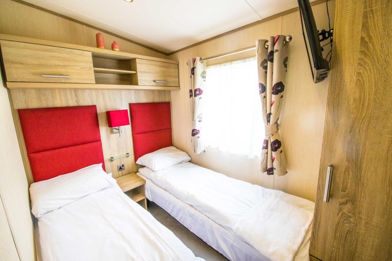 River Lodge Platinum Plus Holiday Home With River Views, Free Wifi & Netflix Camber Bagian luar foto